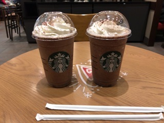 12月25日夕食 スターバックス ダーク モカ チップ フラペチーノ ライトベイダー Lightvader のグルメ日記