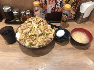 1月4日昼食 伝説のすた丼屋 増し増しトリプルすた丼 ライトベイダー Lightvader のグルメ日記